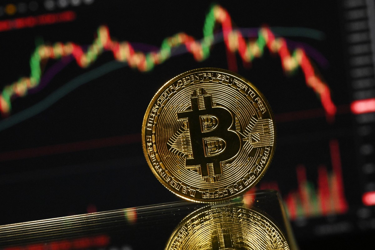 البتكوين ترتفع فوق 63 ألف دولار مع هدوء التوترات الجيوسياسية 