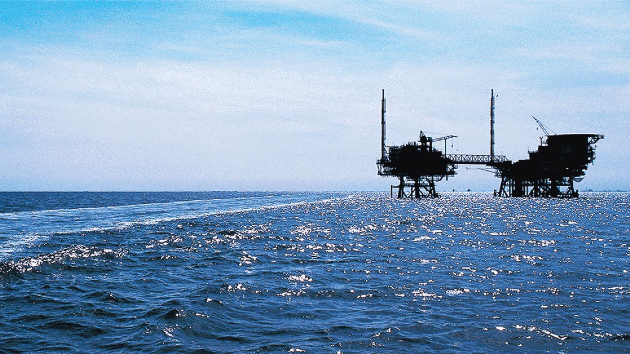 قصة مصنع الغاز العائم 