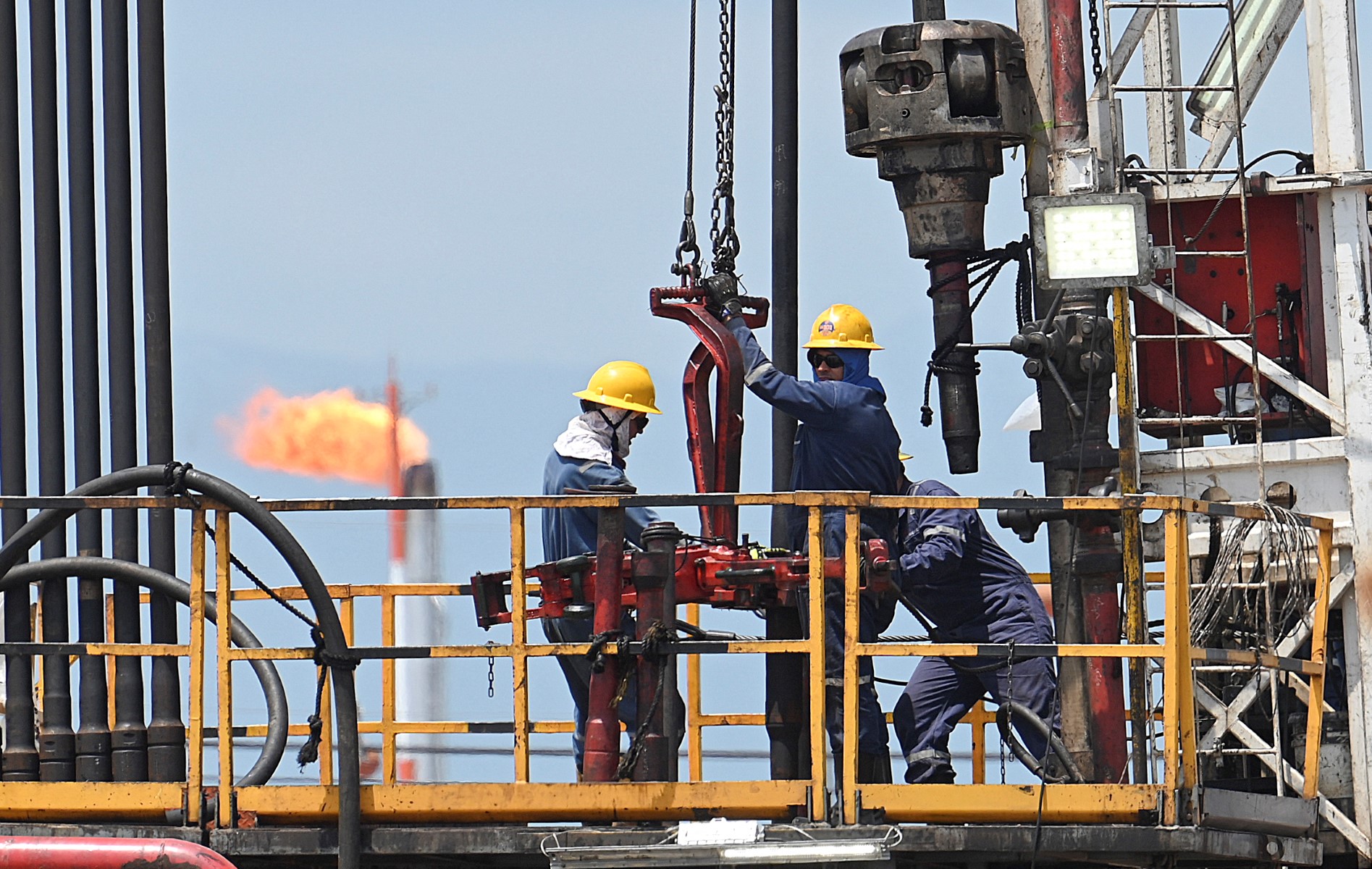 ما هي الإجراءات التي تتخذها حكومات حول العالم لتخفيف صدمة الطاقة؟ 