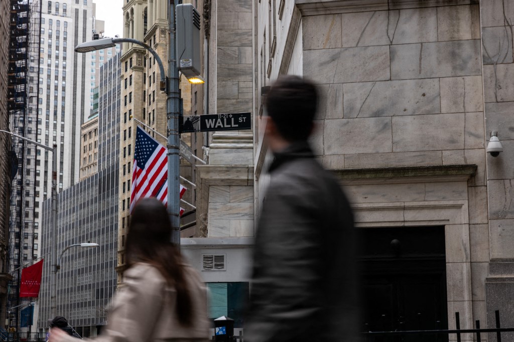 ارتفاع الذهب والبتكوين وتراجع الأسهم والنفط عقب بيانات الوظائف الأميركية 