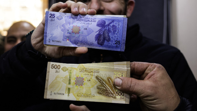 مصرف سوريا يعلن عن قرار جديد بشأن مهل استبدال الليرة 
