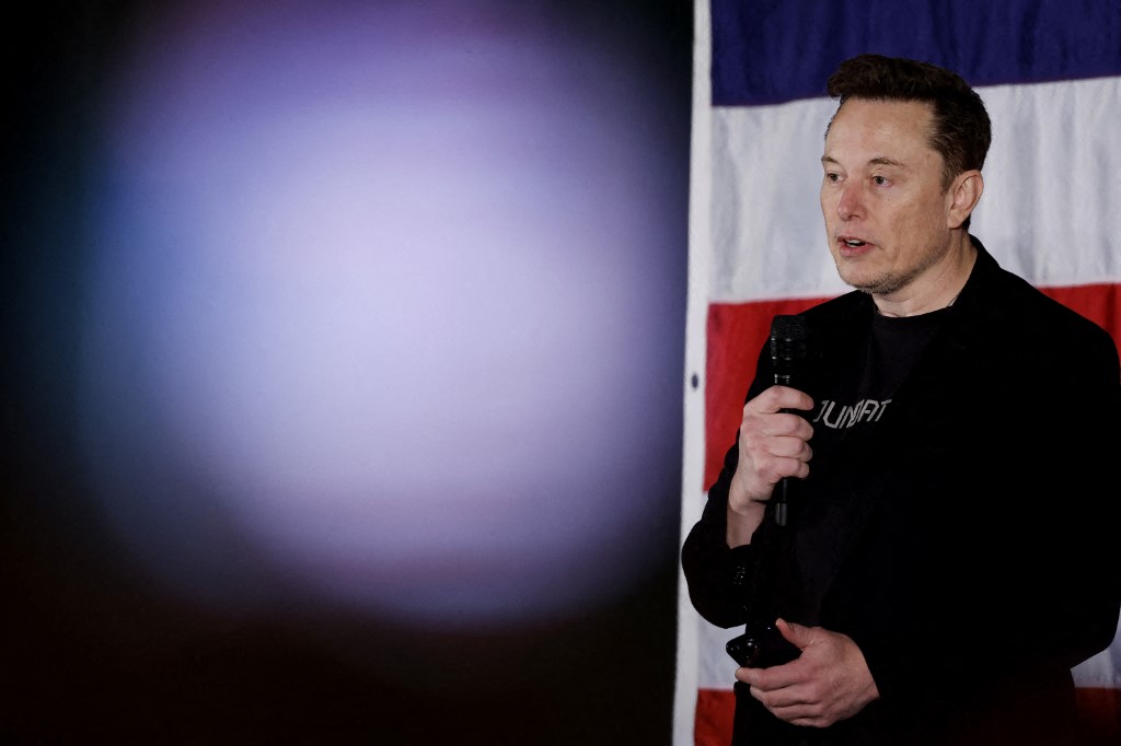 إيلون ماسك يحذر من إفلاس الولايات المتحدة.. ويشرح أسباب ذلك 