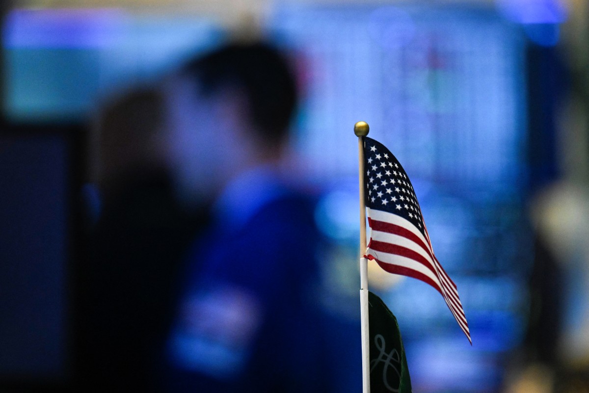 الاقتصاد الأميركي يستفيد من تأثير تخفيضات الضرائب لكنه يواجه مخاطر 