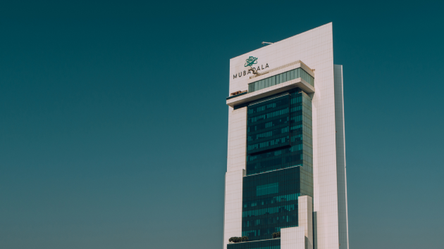 مبادلة تسجل نمواً قوياً وترفع أصولها إلى 385 مليار دولار في 2025 