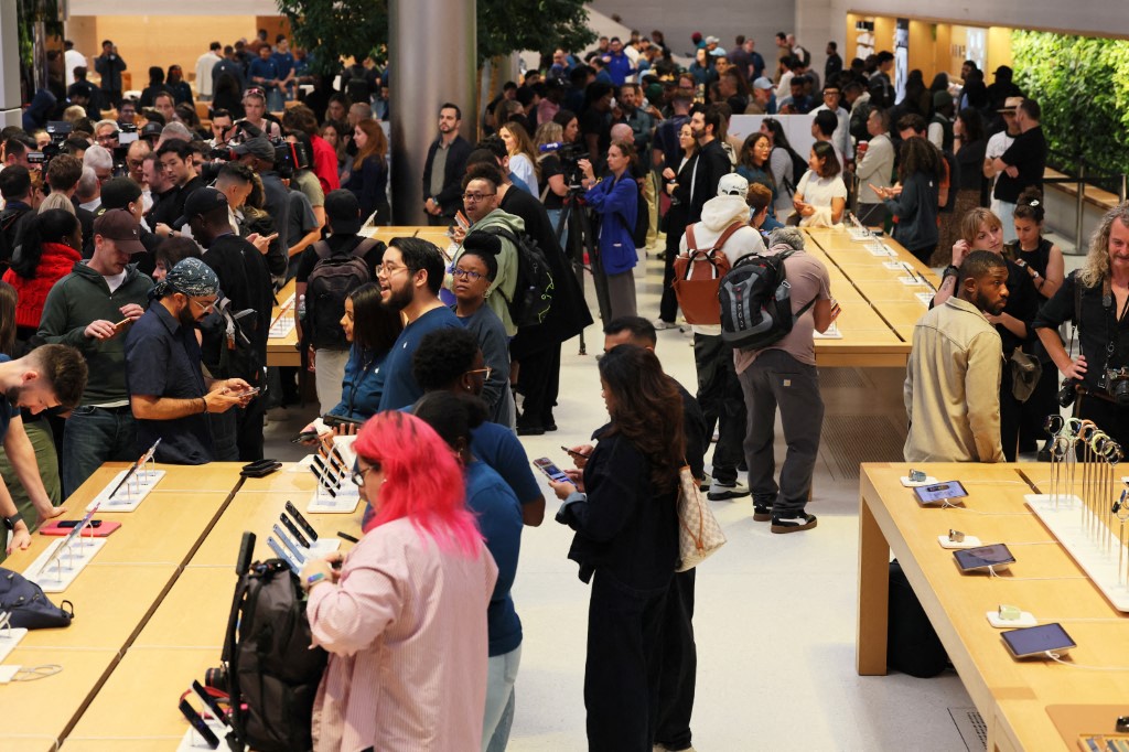خدمات Apple تدعم الأرباح وتتجاوز التوقعات رغم ضعف مبيعات iPhone 