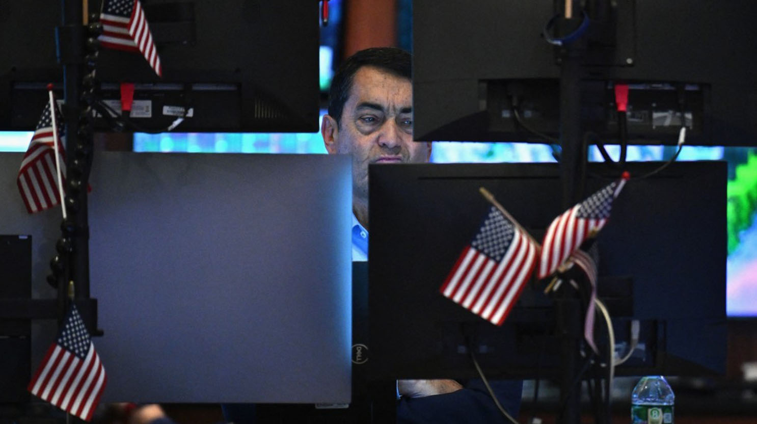 مؤشر إس آند بي 500 يغلق على ارتفاع بدعم من أرباح البنوك بعد جلسة متقلبة 