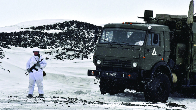 فرنسا تحذر من عواقب على التجارة إذا ما غزت أمريكا غرينلاند 